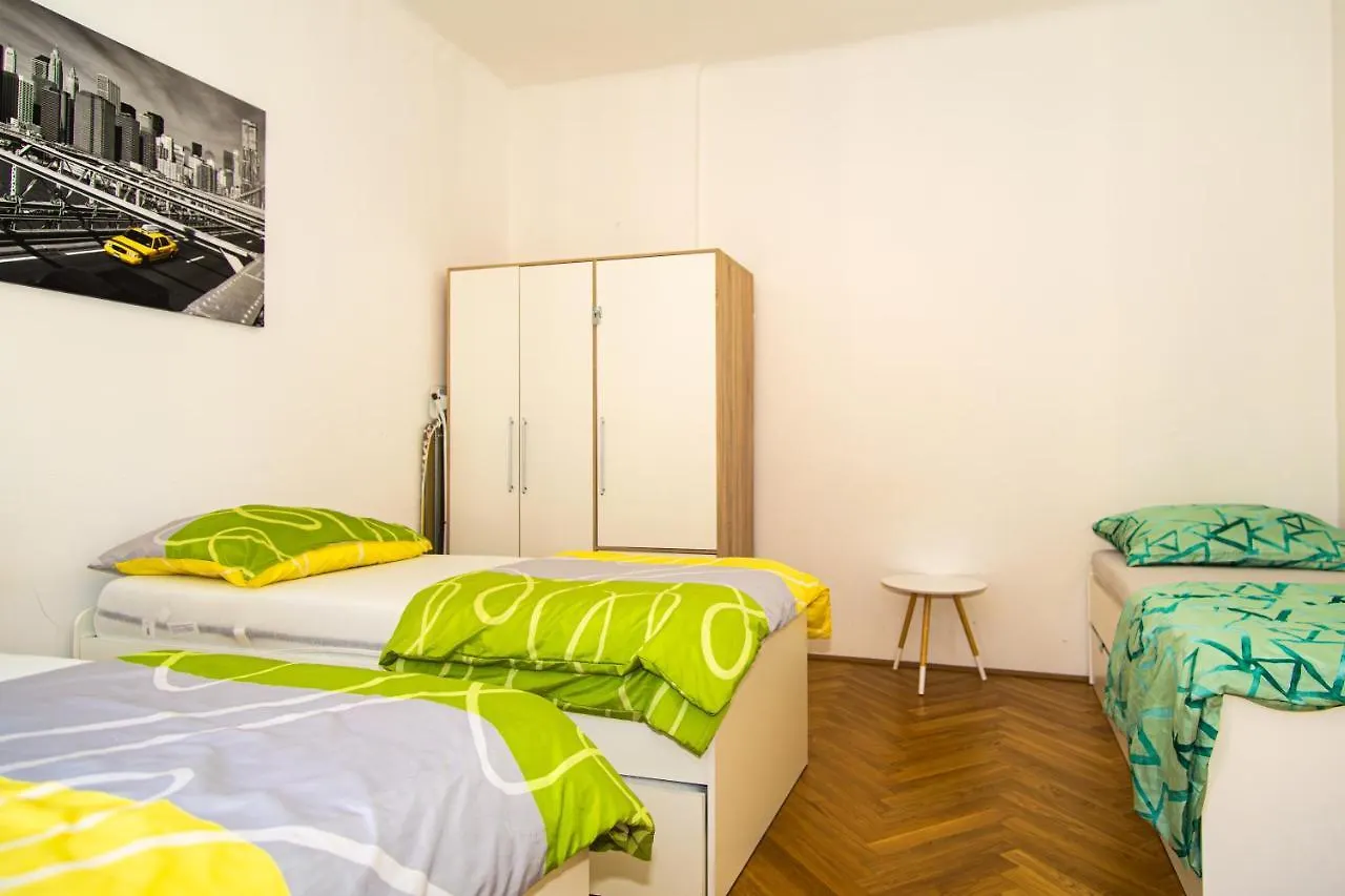 Raimond Apartment Ottakring Top 22 Vienna